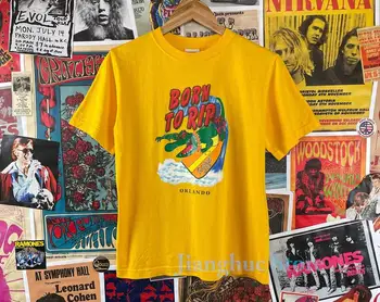Реколта Жълта тениска на 1990-те години Orlando, Florida Born to Rip Alligator Rainforest Cafe souvenir е От памук С графичен дизайн, Детска тениска на 90-те години